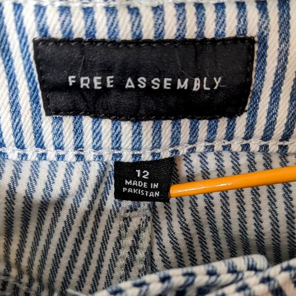 Free Assembly Blue and White Pin Striped 5 Pocket Jean Sz 12 - Picture 5 of 8